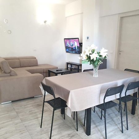 Savannah Charme Apartment ลาสเปเซีย ภายนอก รูปภาพ