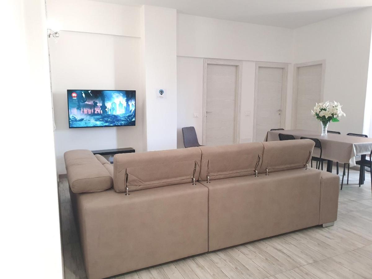 Savannah Charme Apartment ลาสเปเซีย ภายนอก รูปภาพ